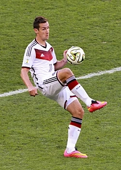 Miroslav Klose - Người vừa bị Lionel Messi san bằng kỷ lục 16 bàn thắng. 
GPLX Huế